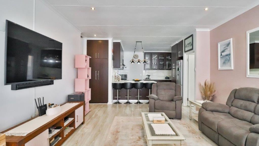 3 Bedroom Property for Sale in Bayview Western Cape